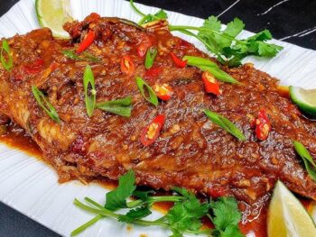 Deep-Fried-Fish-with-Tamarind-Sauce