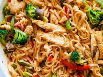 Fried-Rice-Noodles-with-Chicken