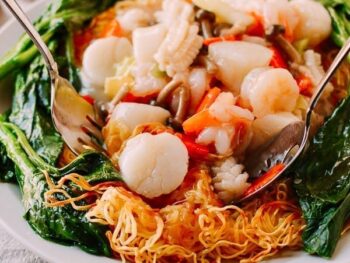 Fried-Rice-Noodles-with-Seafood