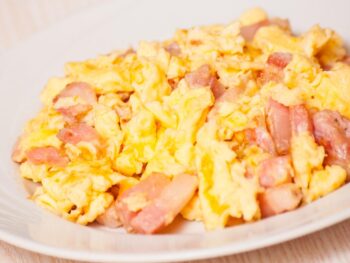 Scrambled-Eggs-with-Ham