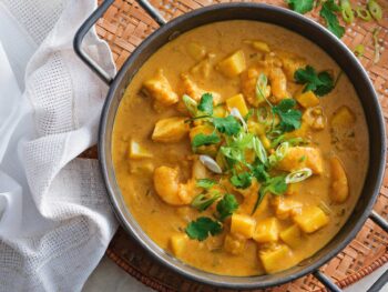 Yellow-curry-with-Seafood